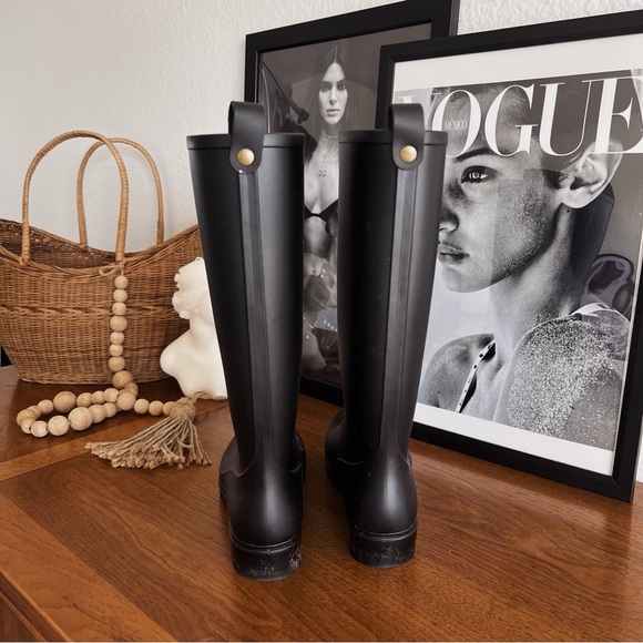 SOLD ❌ BLACK RAIN BOOTS SIZE 6 #0306 - Picture 4 of 8